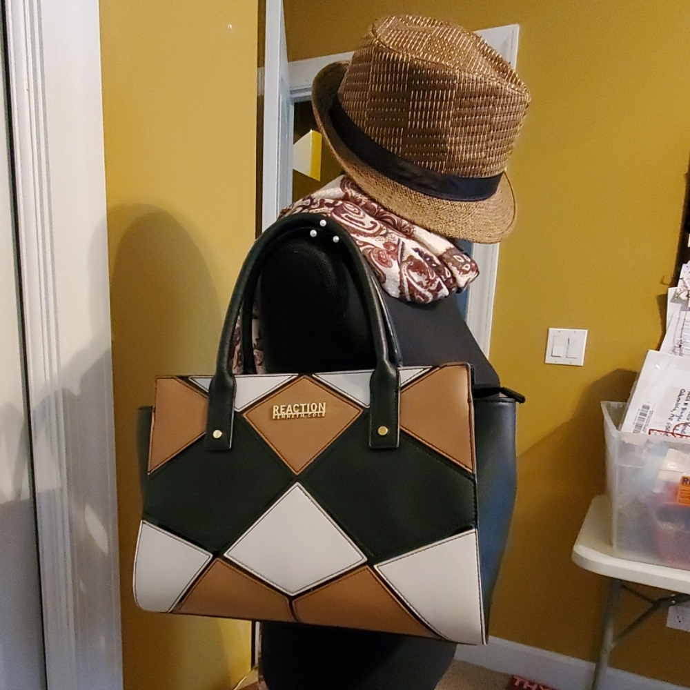 🖤🤍🤎Kenneth Cole Reaction handbag